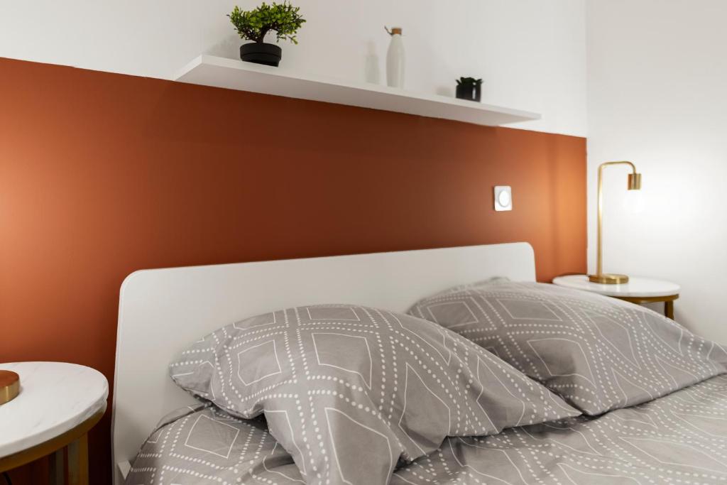 Postel nebo postele na pokoji v ubytování MontSéjour - Logement Climatisé Netflix, Mezzanine