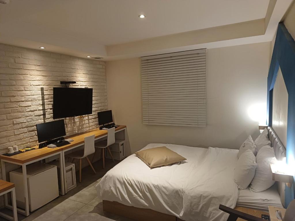 TV a/nebo společenská místnost v ubytování Hotel Yaja Hwajeong Station