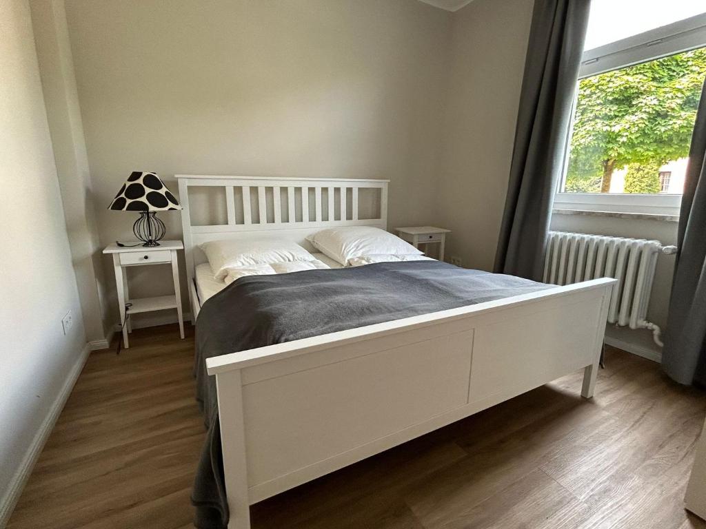 Un pat sau paturi într-o cameră la Ferienwohnung Ludwigslust