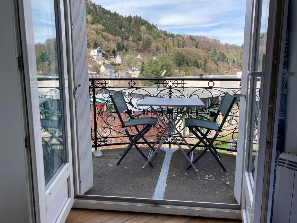 Balkón alebo terasa v ubytovaní Les balcons du Sancy - Appartement neuf 3 étoiles