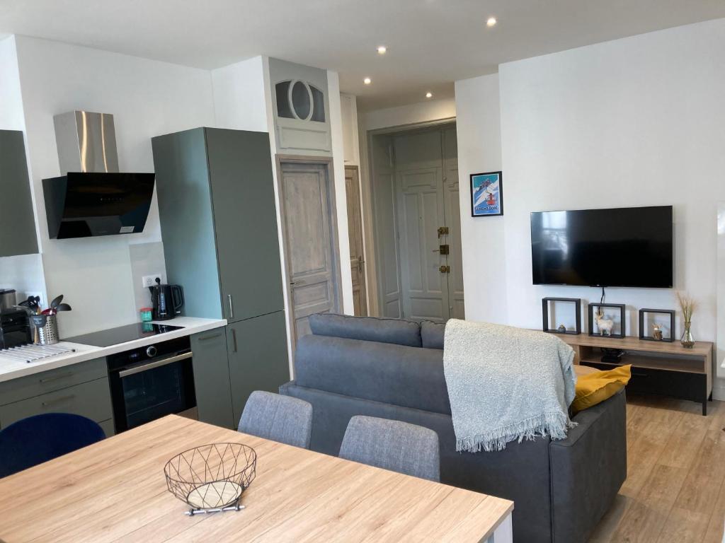Kuchyňa alebo kuchynka v ubytovaní Les balcons du Sancy - Appartement neuf 3 étoiles