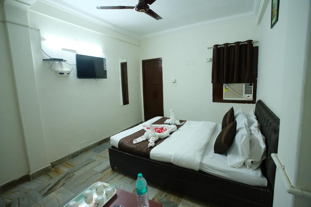 Postel nebo postele na pokoji v ubytování Ganesh Guest House