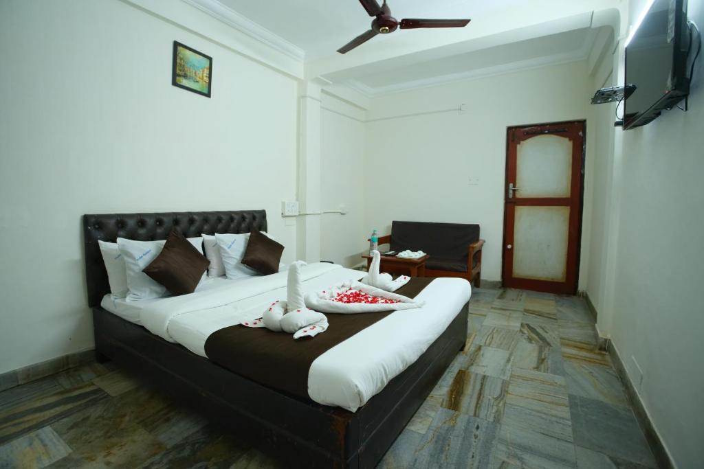 Postel nebo postele na pokoji v ubytování Ganesh Guest House