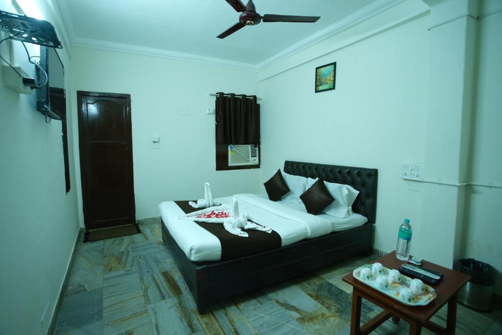 Postel nebo postele na pokoji v ubytování Ganesh Guest House