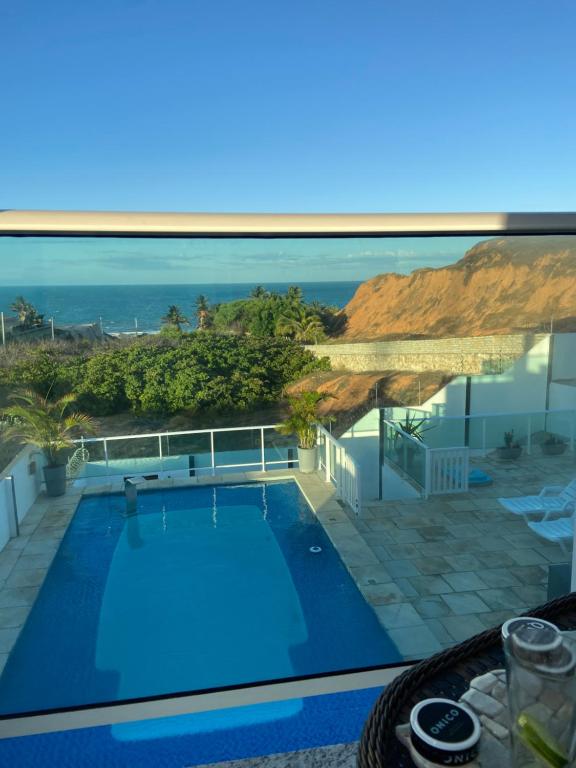Pemandangan kolam renang di Casa Lofstrom uma luxuosa com linda vista! atau berdekatan