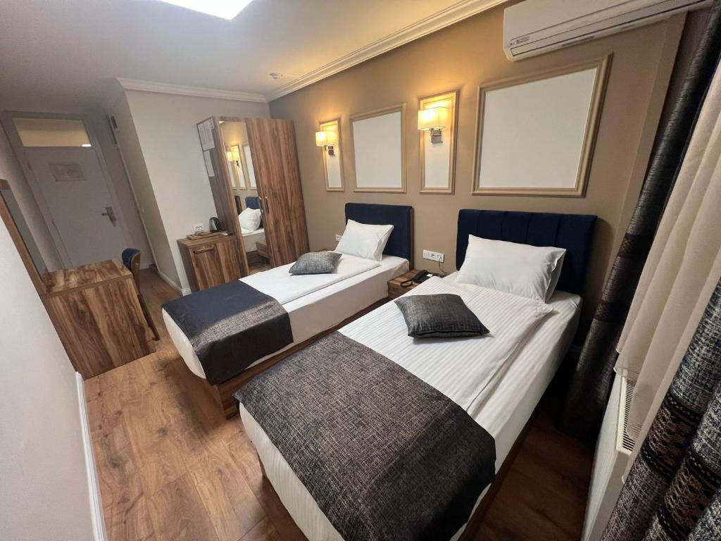 Postel nebo postele na pokoji v ubytování Amber Hotel