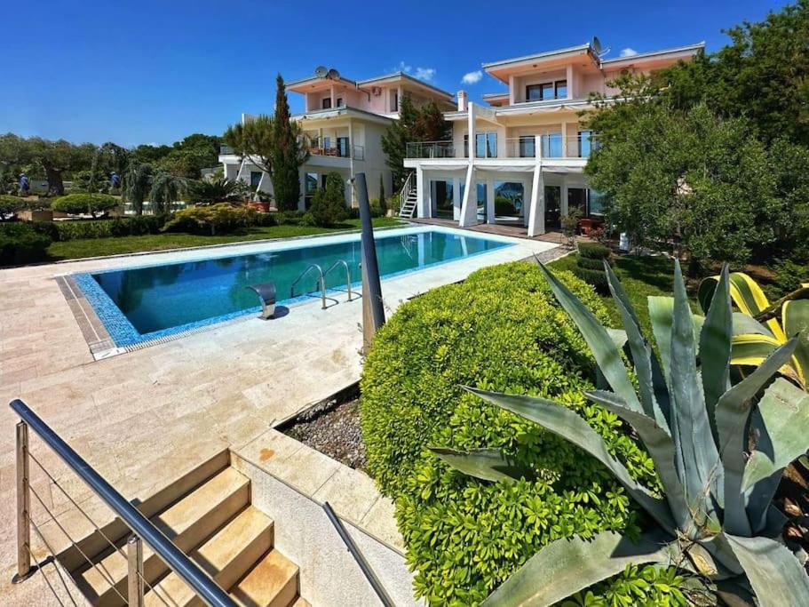 Bazén v ubytování Dream House nebo v jeho okolí