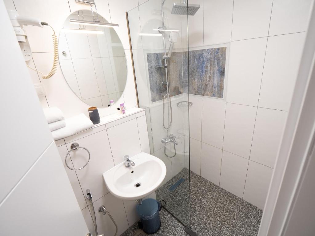 Koupelna v ubytování Amber Hotel