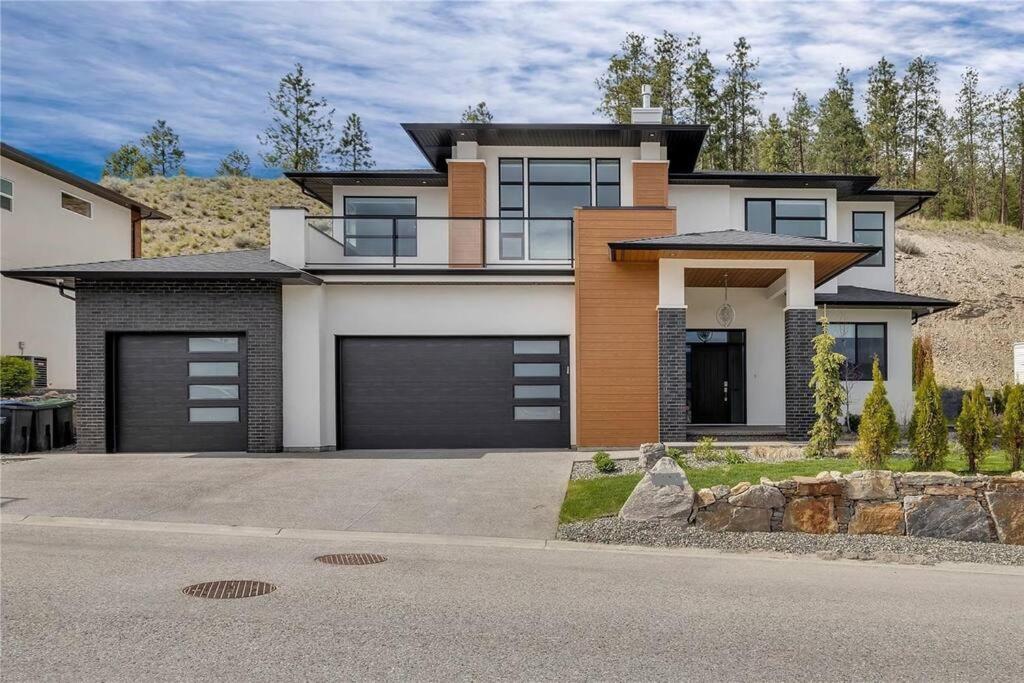 Mountain Top Kelowna Home., Kelowna (updated prices 2024)