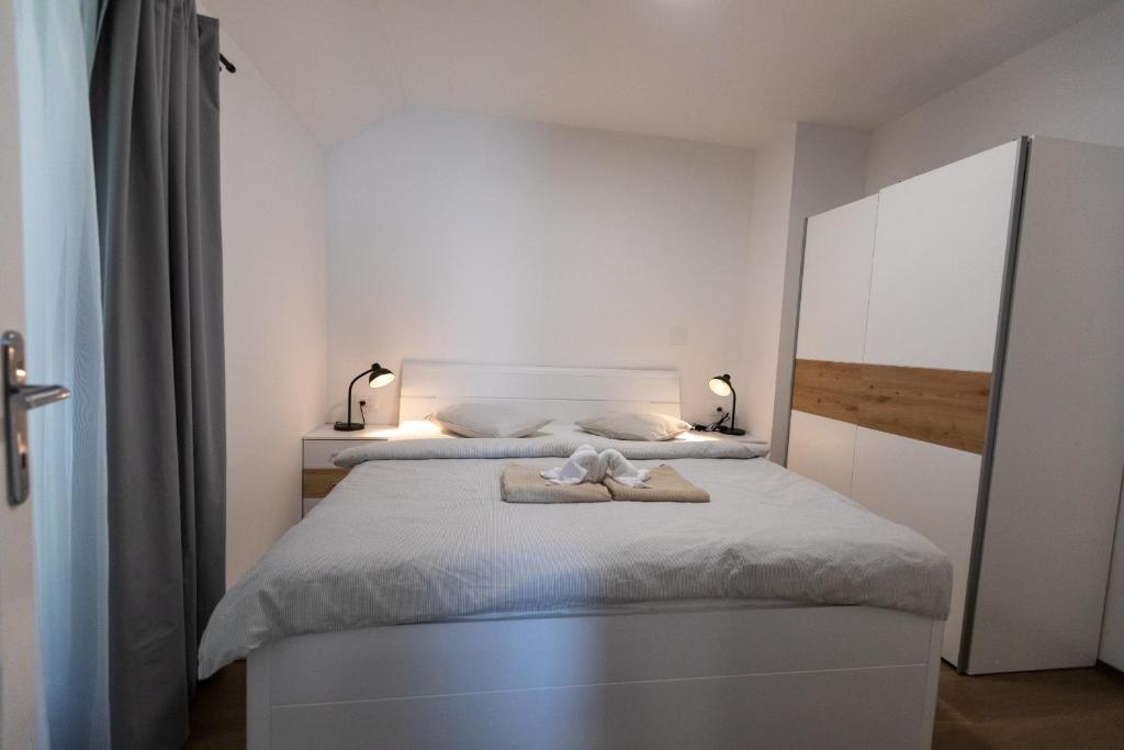 Postel nebo postele na pokoji v ubytování Apartmani Jančić