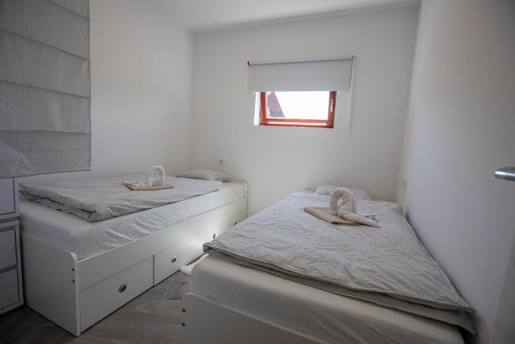 Postel nebo postele na pokoji v ubytování Apartmani Jančić