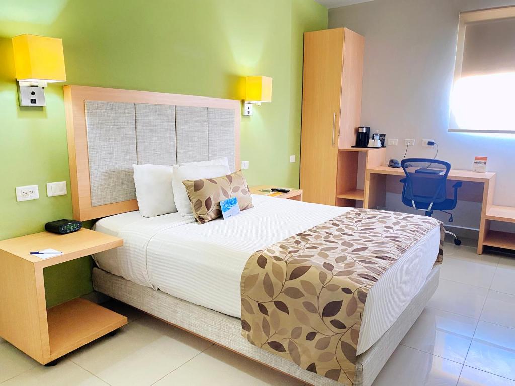 Postel nebo postele na pokoji v ubytování Sleep Inn Culiacan