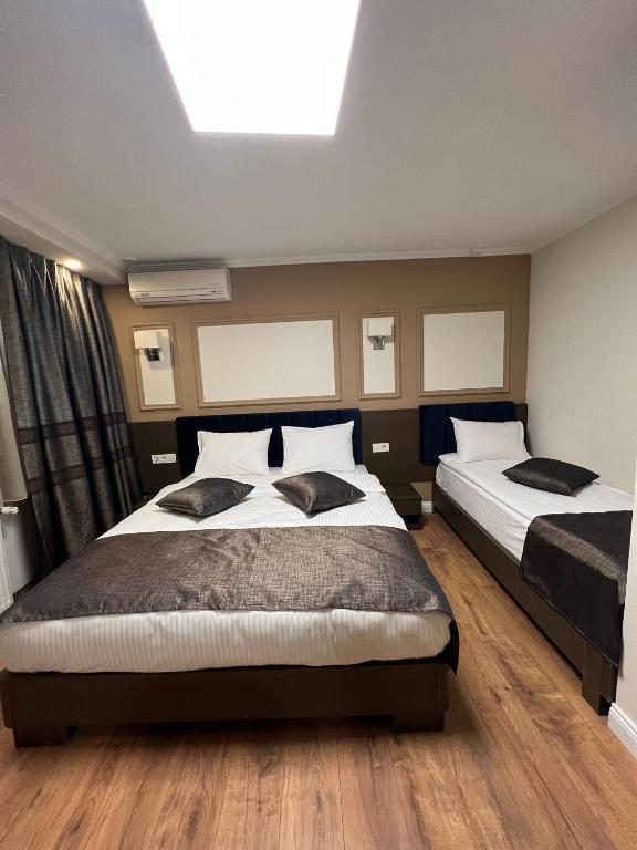 Postel nebo postele na pokoji v ubytování Amber Hotel