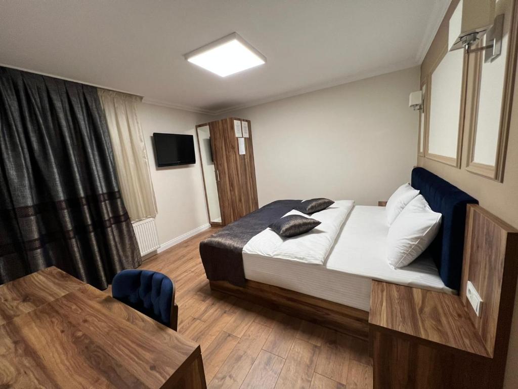 Postel nebo postele na pokoji v ubytování Amber Hotel