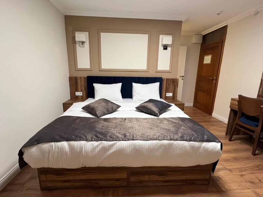 Postel nebo postele na pokoji v ubytování Amber Hotel