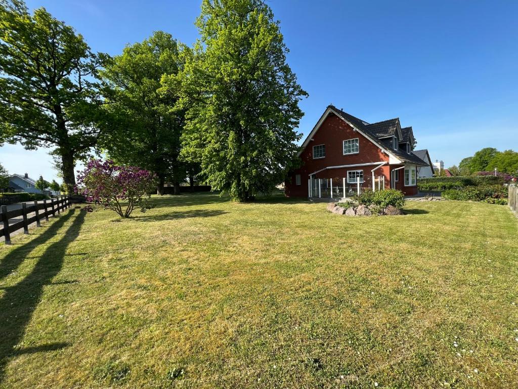 a large yard with a house and trees at Wieckblick Krummin 17b in Krummin