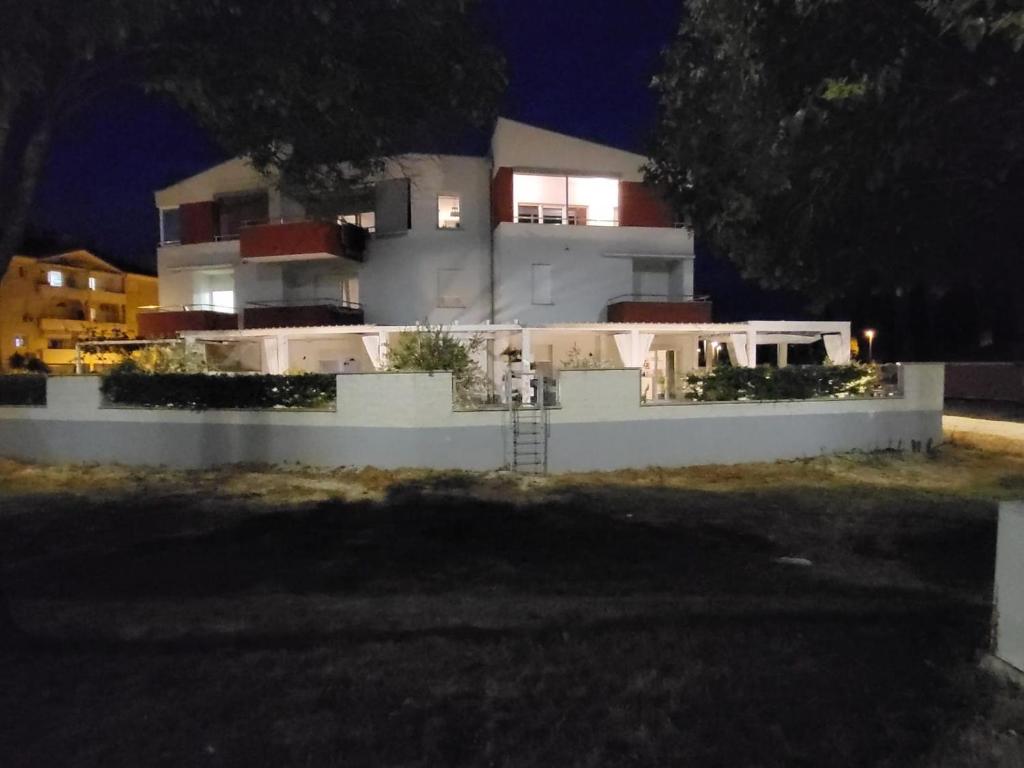 Budova, v ktorej sa apartmán nachádza