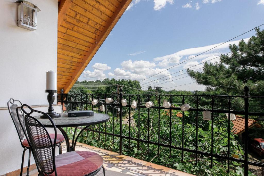Balkon Balatonalmadi () Balkon Balatonalmadi