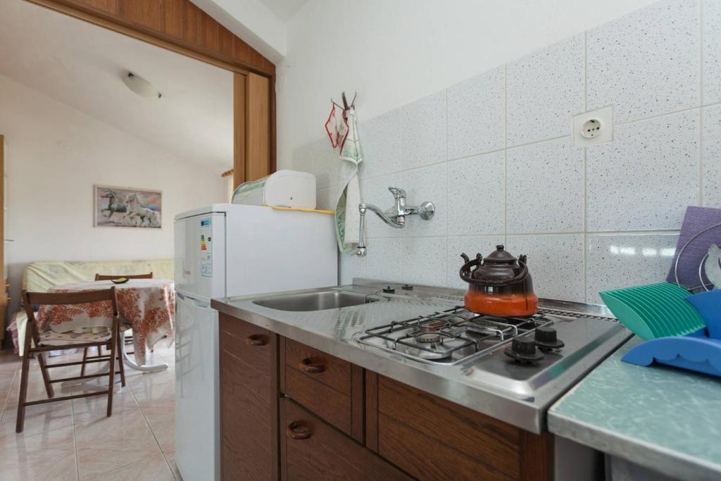 Kuchyň nebo kuchyňský kout v ubytování Cosy studio-apartment near the sea