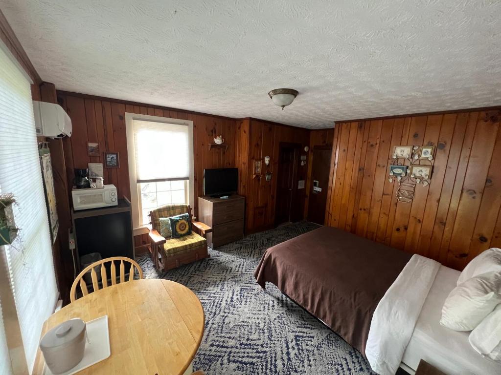 Smoky Falls Lodge - Interior De La Habitación Doble De Lujo