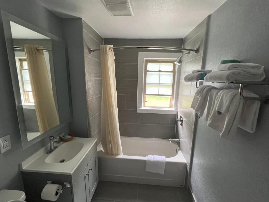 Smoky Falls Lodge - Habitación Deluxe Con Cama Grande