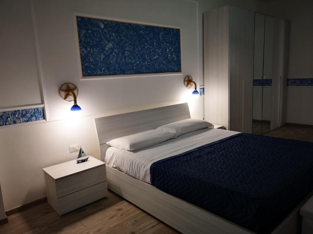 Łóżko lub łóżka w pokoju w obiekcie La Casa di Alfonso