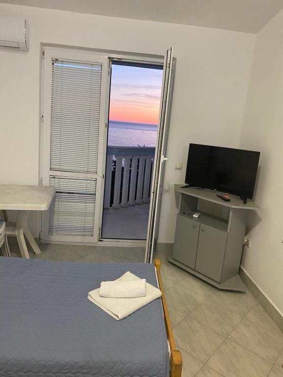 TV a/nebo společenská místnost v ubytování Guest house Perović