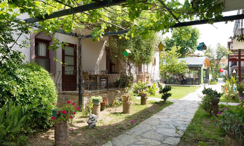 Zahrada ubytování Vira Suites Hotel