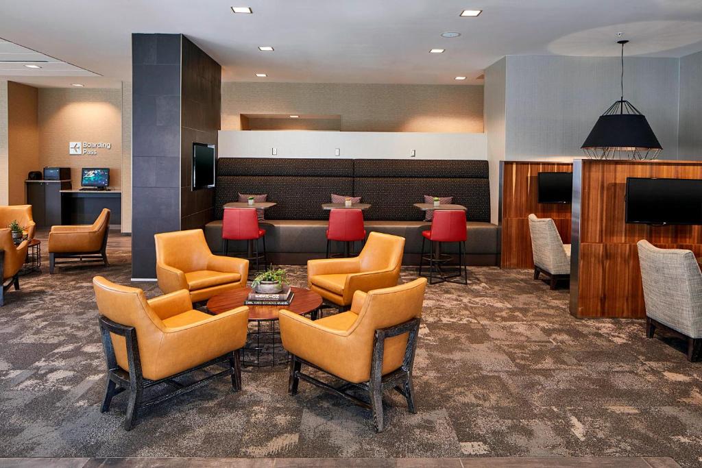 Courtyard by Marriott Minneapolis West photo