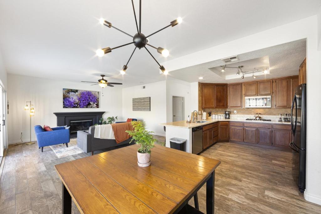 Vacation Home Mindanao Memories Freshly Renovated 53 with Pool Hot Tub