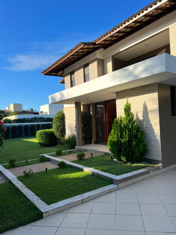 Casa espaçosa e bem próxima à praia