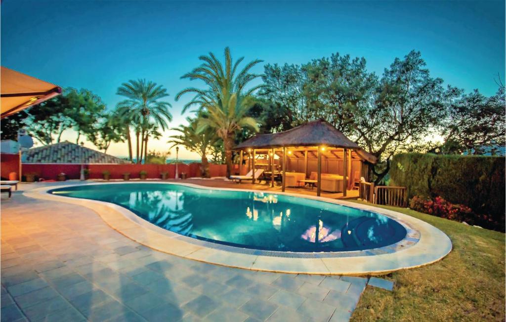 Bazén v ubytovaní 6 Bedroom Beautiful Home In Elviria alebo v jeho blízkosti