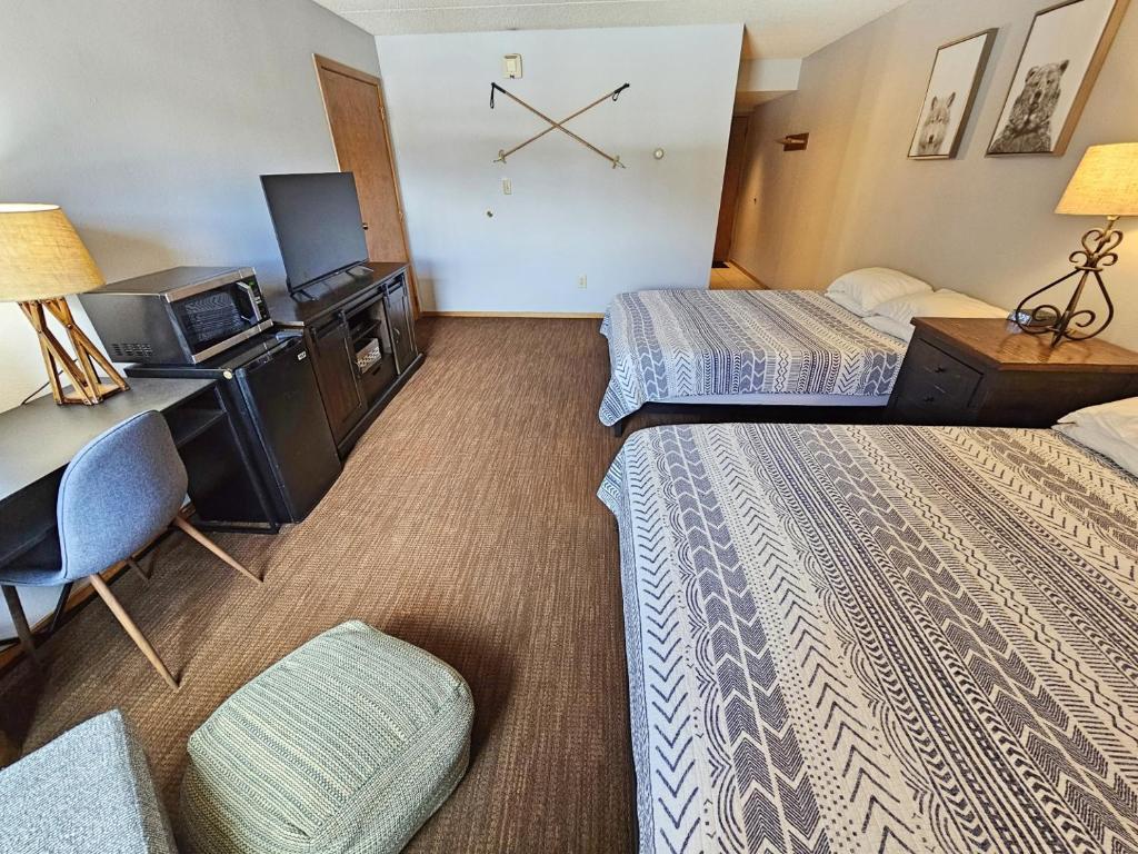 a hotel room with two beds and a clock on the wall at Village square 442 Center Village Copper Mountain in Copper Mountain