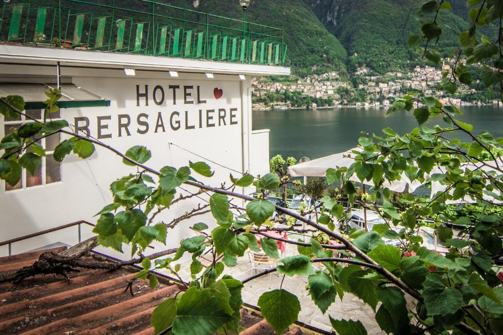 a hotel berkeley sign on the side of a building at Hotel Bersagliere in Laglio