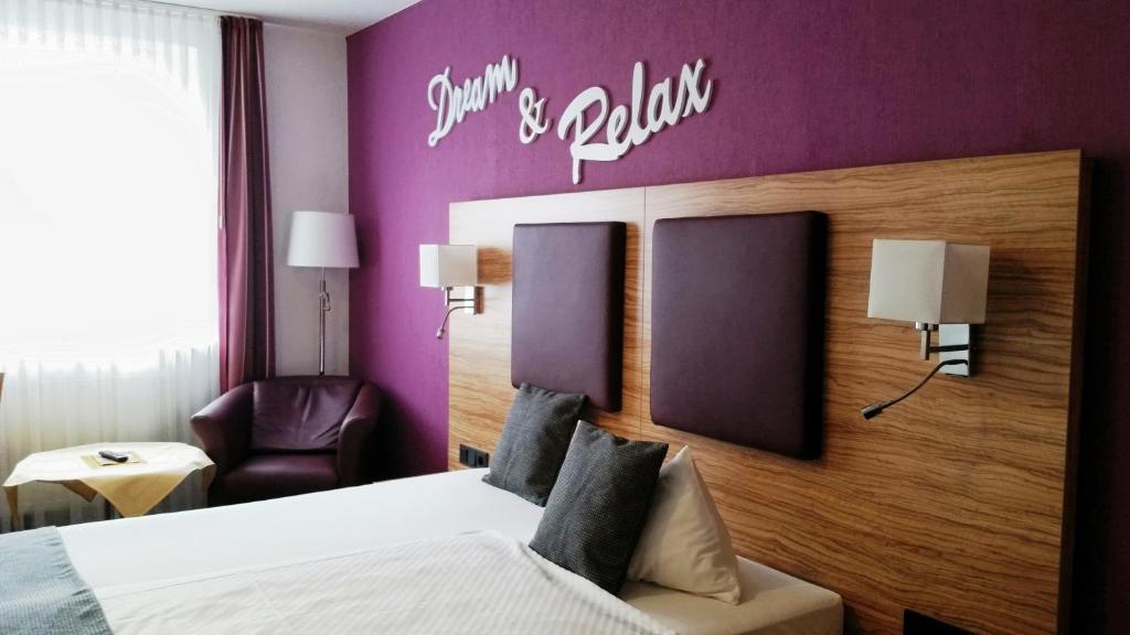Postel nebo postele na pokoji v ubytování Hotel Prinz Heinrich