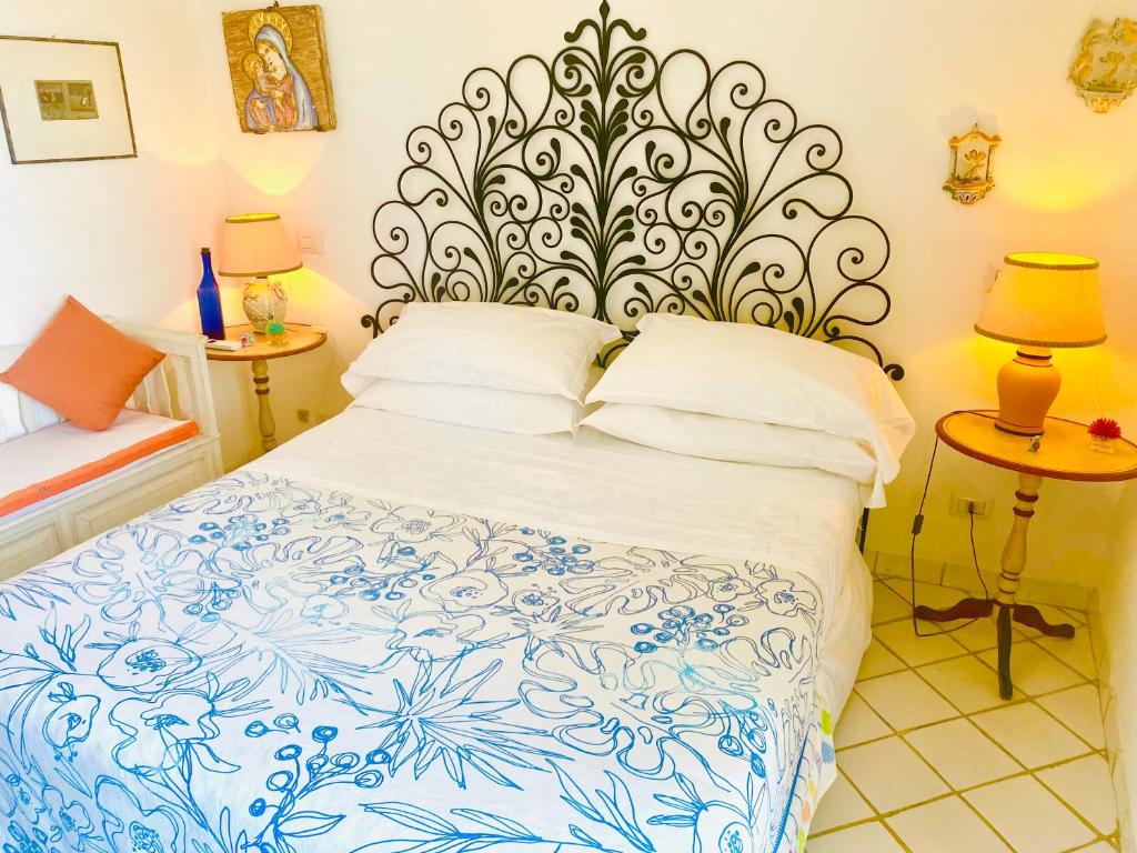 A bed or beds in a room at Scala Fenicia 14 by CapriRooms
