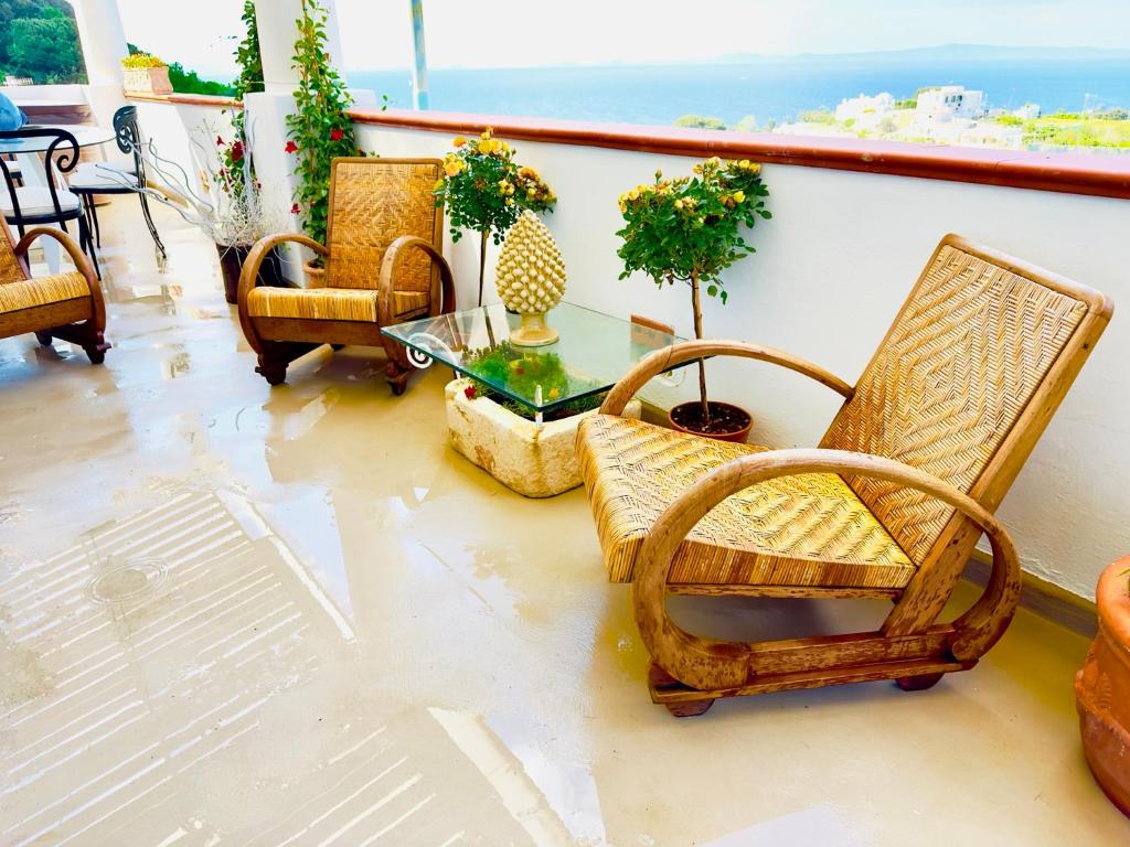 A seating area at Scala Fenicia 14 by CapriRooms