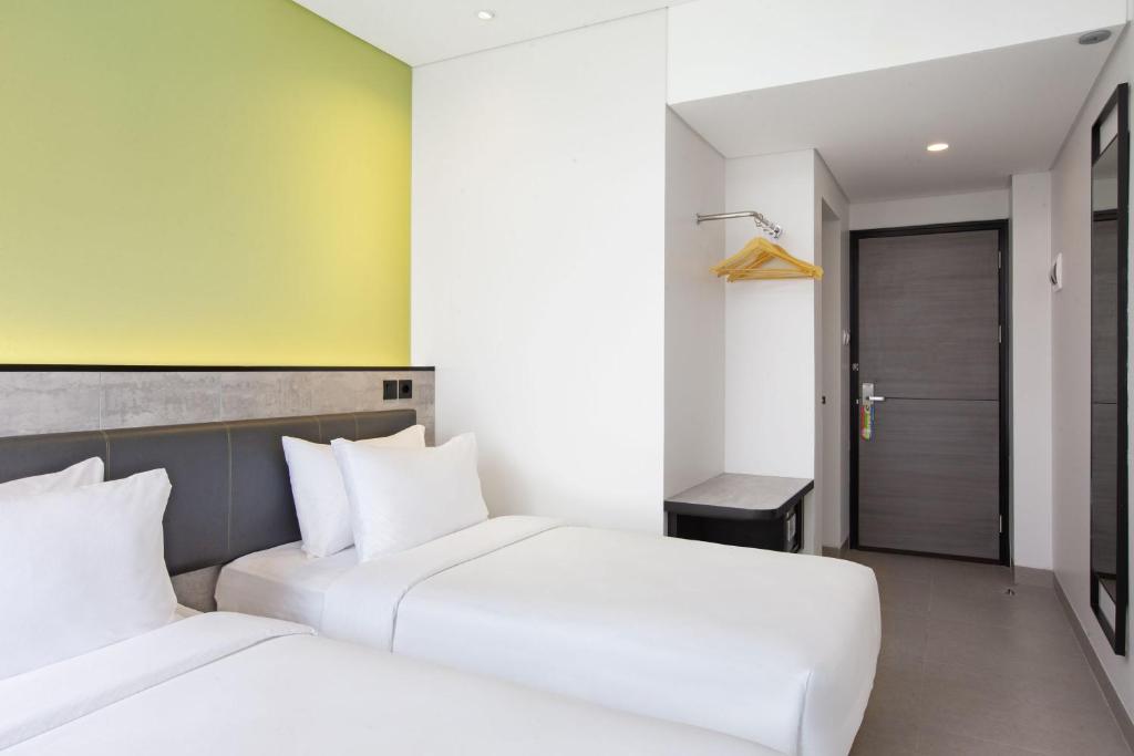 Postel nebo postele na pokoji v ubytování Amaris Hotel Kalimalang