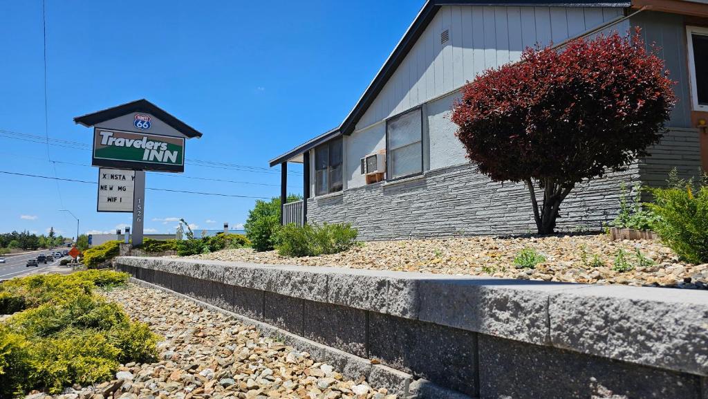 Travelers Inn photo