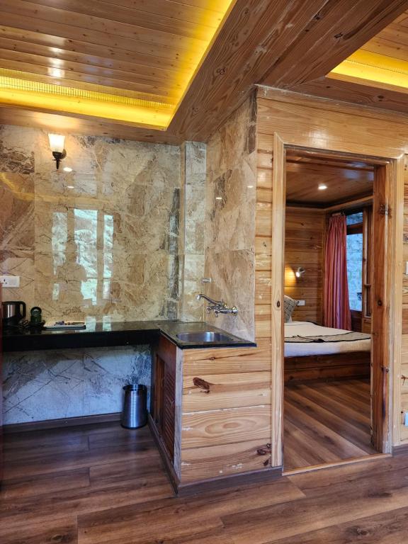 Foto sihtkohas Shimla asuva majutusasutuse The Chalets Naldehra galeriist