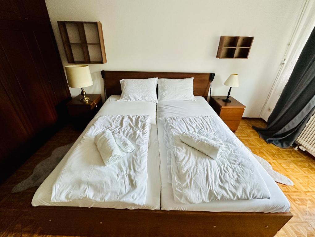 2 Rooms Flat with Balcony, Near of Center