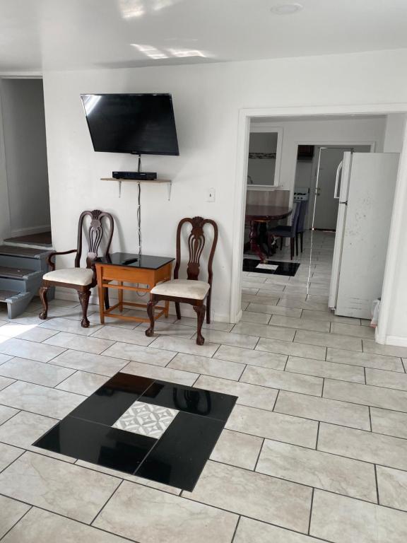 Shore Beach Houses - 38 Dupont Avenue - Housity