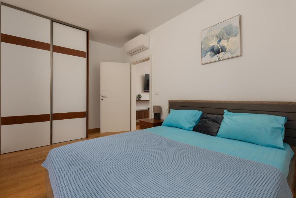 Posteľ alebo postele v izbe v ubytovaní Emerald Suite with Pool, Private beach and Private Sea View Terrace
