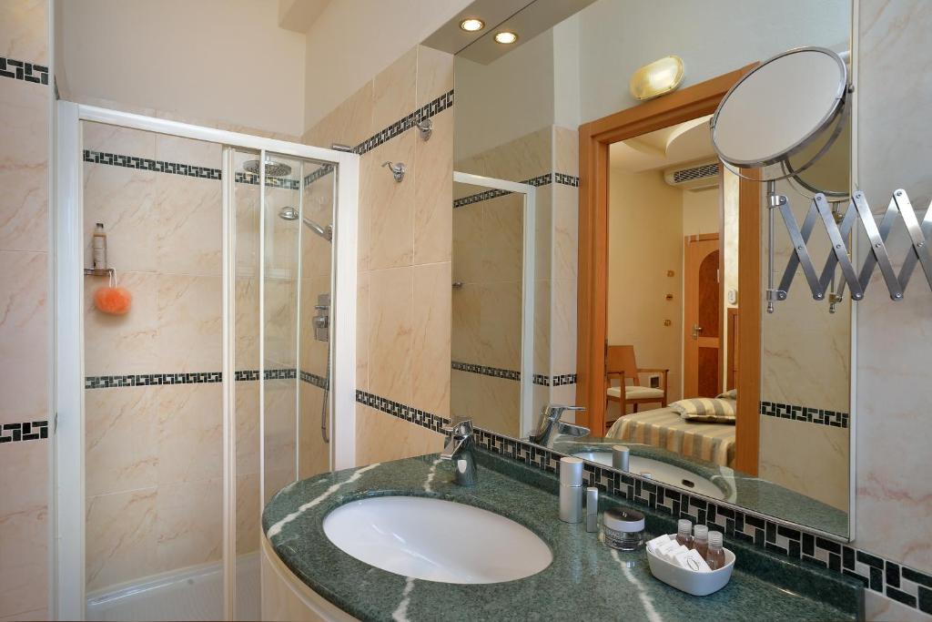 Kúpeľňa v ubytovaní Astor Hotel