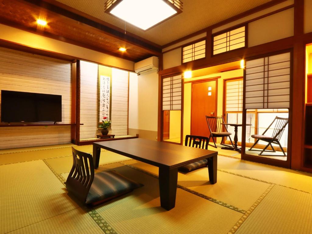 TV o dispositivi per l'intrattenimento presso Ryokan Tanabe 旅館 田邊