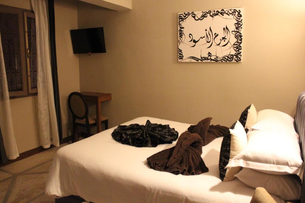 Postel nebo postele na pokoji v ubytování Riad Hilmuna Hammam et Spa