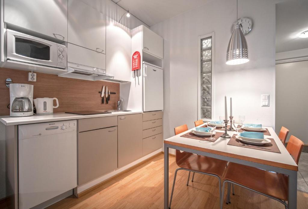 Kuchyň nebo kuchyňský kout v ubytování Ski-Inn PyhäSuites