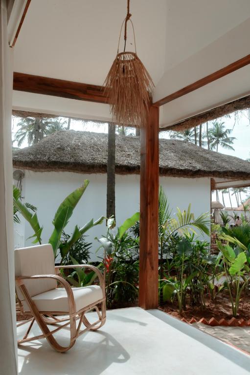 Сад в Thalassa Beach Boutique Resort