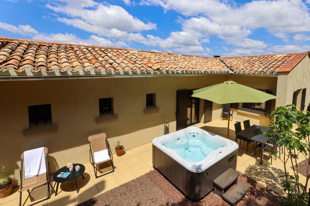 Bazén v ubytování Maison Thérèse by Panorama Locations - SPA privatif nebo v jeho okolí