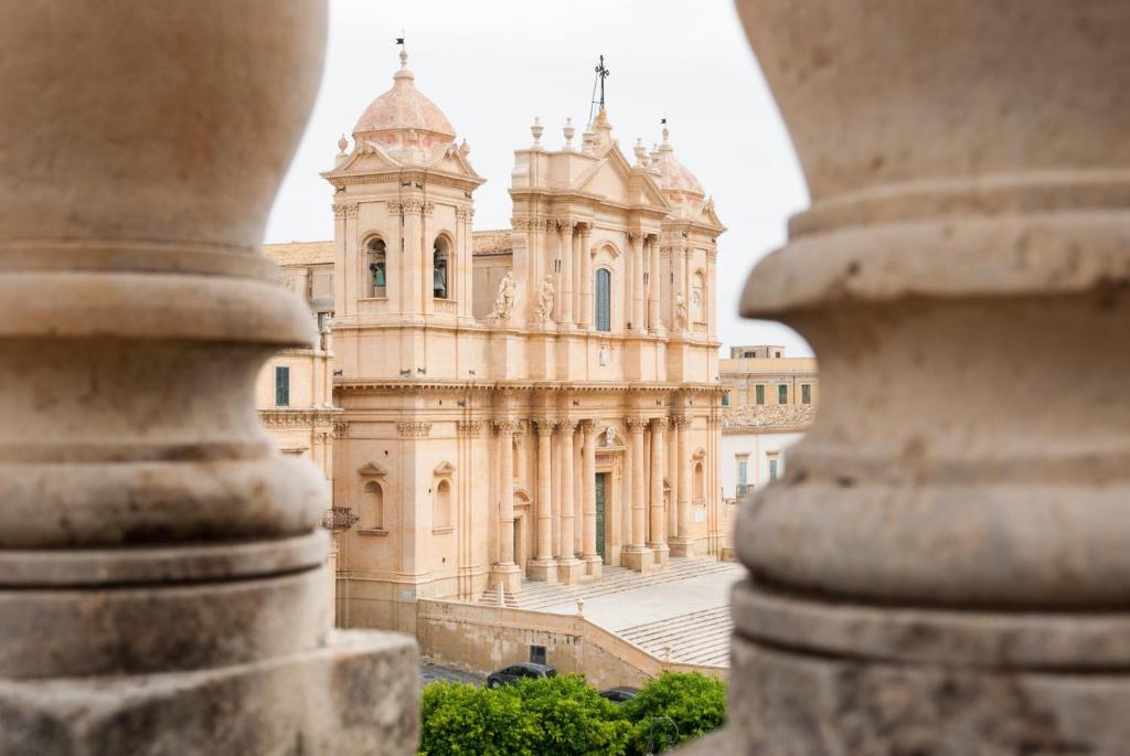 a large building with a tower on top of it at A casa tua Affitti brevi in Noto